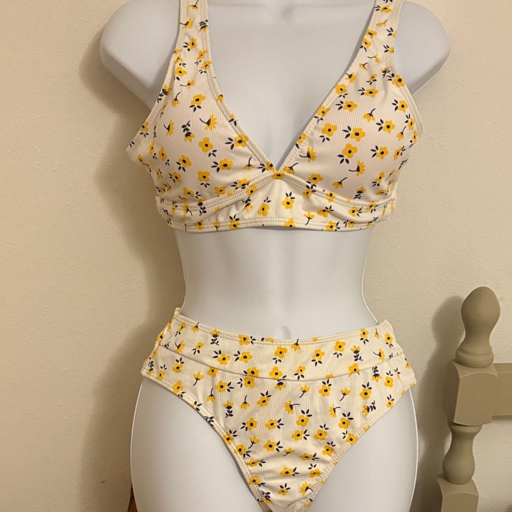 Floral Bikini Set size M.